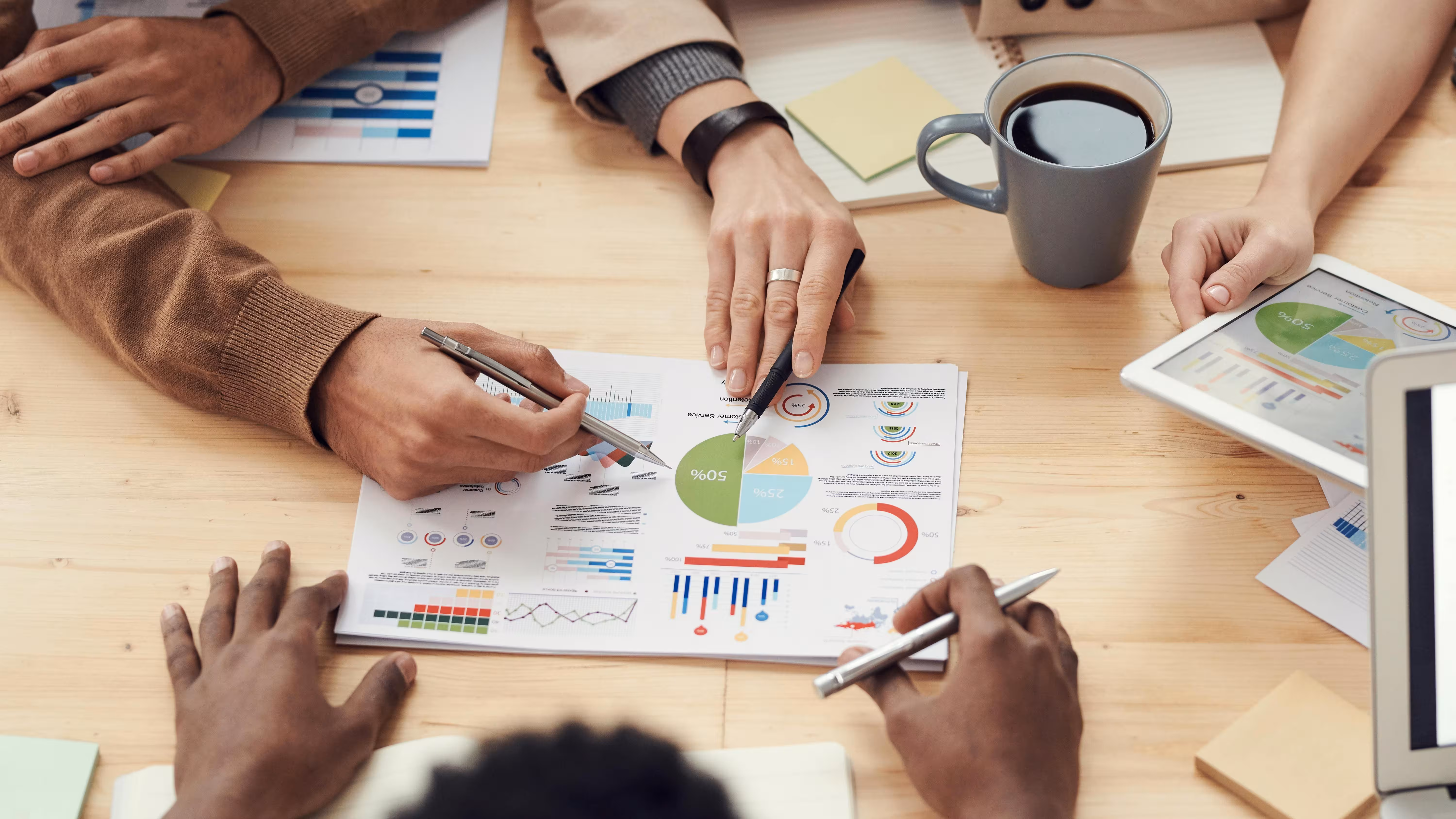 Réunion de travail avec six personnes chez Keiyo