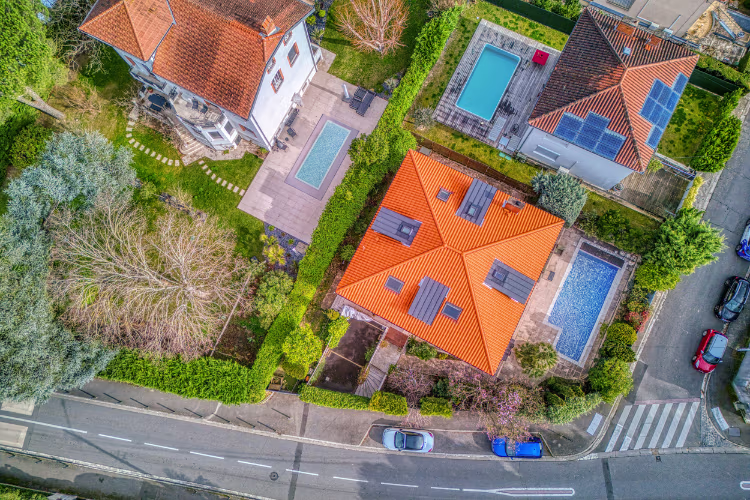 Photo prise vue du ciel d'un quartier résidentiel